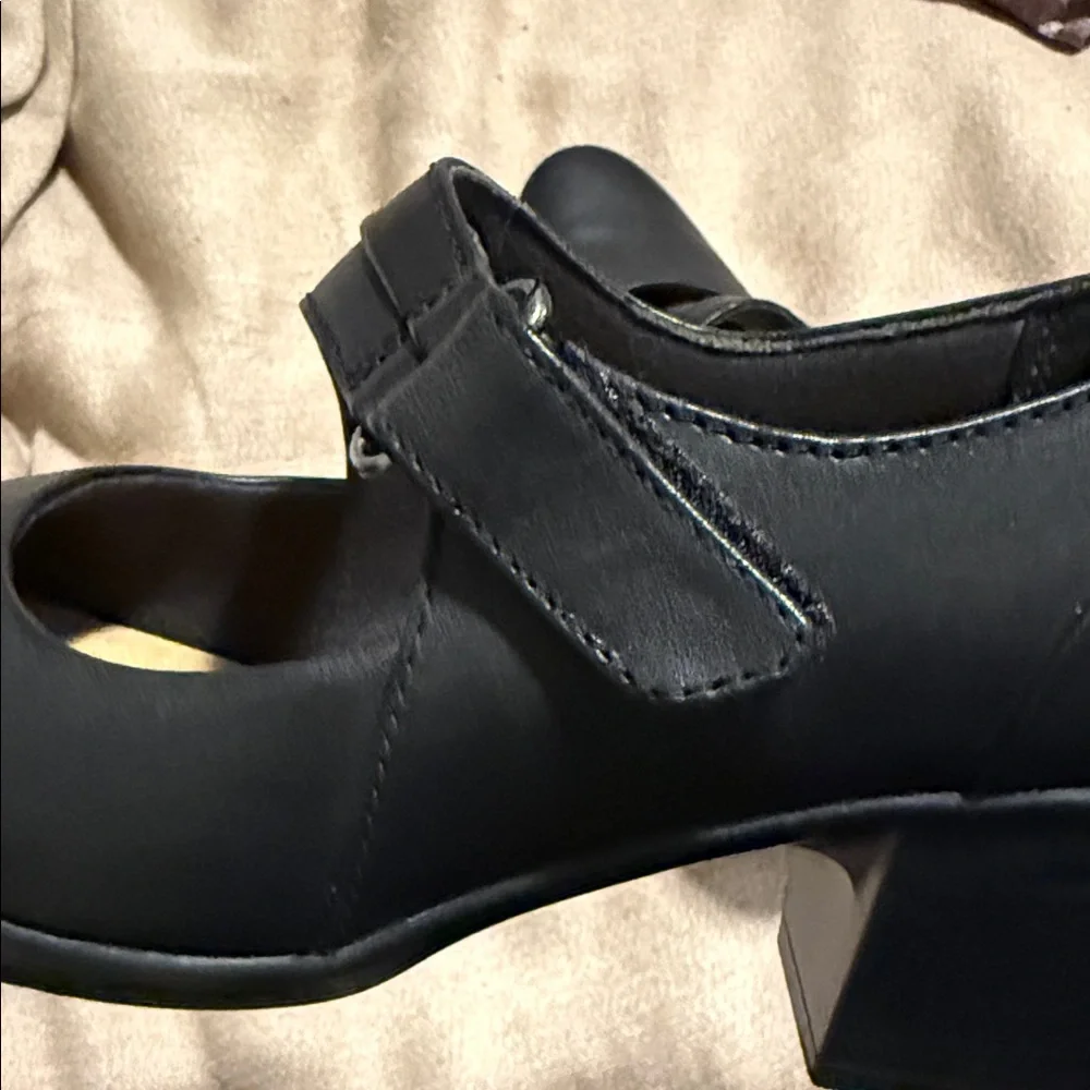 Black Women's Mary Jane Shoes -Clarks 7.5 - Picture 9 of 10